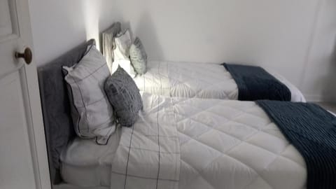 Maison Familiale Jardin Wifi PARIS & DISNEYLAND Champs sur Marne Villa in Île-de-France