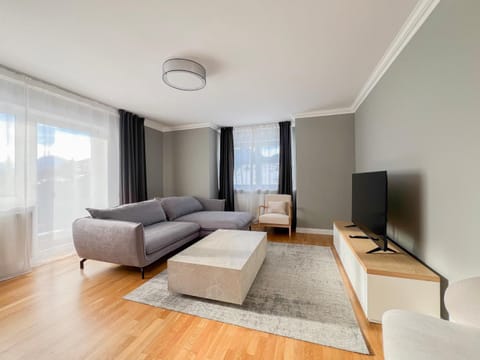 Communal lounge/ TV room, TV and multimedia, Living room, Seating area, Evening entertainment