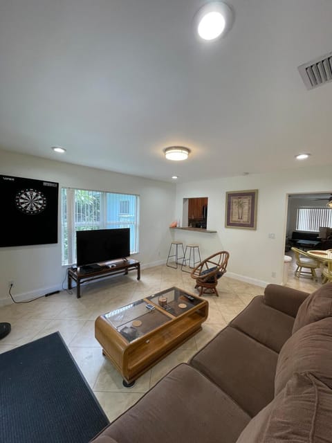 Spacious 5Bdrm, 3Bath Ideal for Families & Groups! House in West Palm Beach