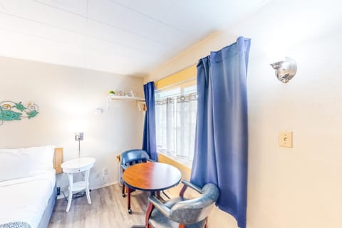 Lamplighter Inn - 115 Turtle Bay House in Oregon