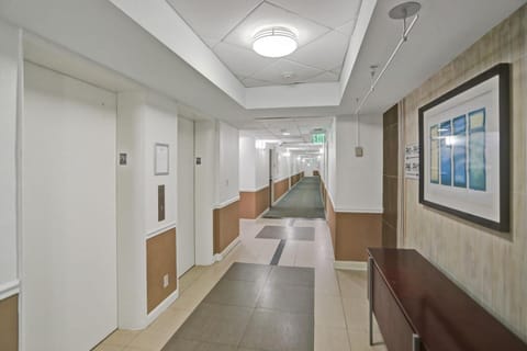 Oceanfront Penthouse with Pool & Beach Access House in Hollywood Beach