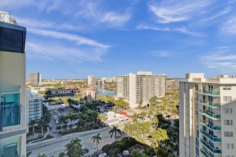 Oceanfront Penthouse with Pool & Beach Access House in Hollywood Beach