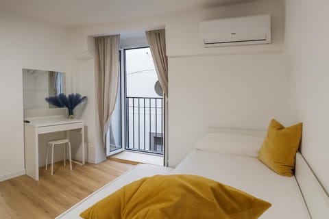 Bed, Photo of the whole room, Bedroom, air conditioner