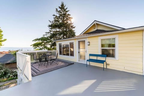 Orca Haven - 2BR with Scenic Views in Richmond Beach Apartment in Shoreline