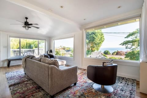 Orca Haven - 2BR with Scenic Views in Richmond Beach Apartment in Shoreline