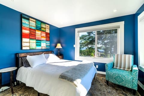 Orca Haven - 2BR with Scenic Views in Richmond Beach Apartment in Shoreline