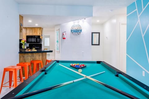 Billiard, Game Room