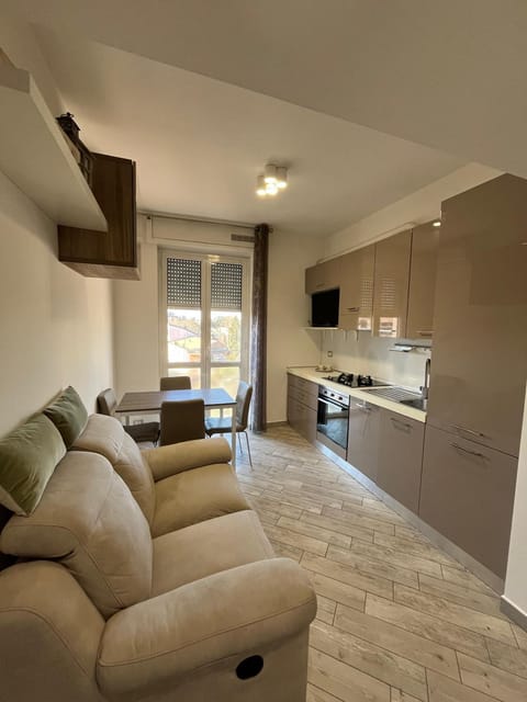 TV and multimedia, Kitchen or kitchenette, Living room, Dining area, dishwasher, oven