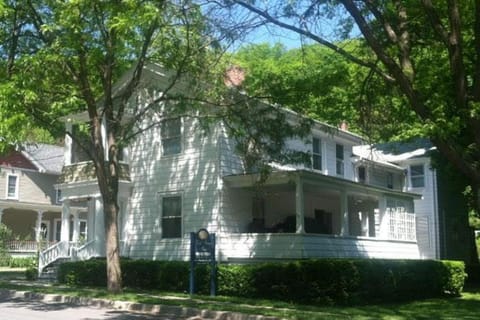 Gulf Stream House - Hammondsport Getaway Apartments #10 Apartment in Hammondsport