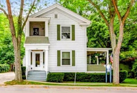 Gulf Stream House - Hammondsport Getaway Apartments #10 Apartment in Hammondsport