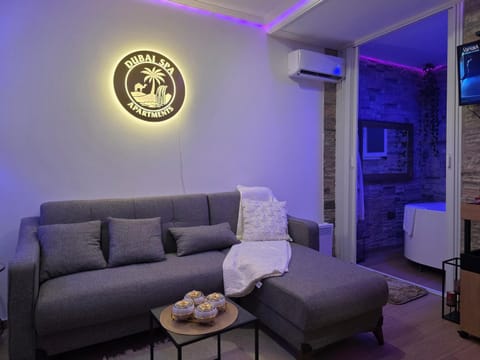 Dubai Spa Apartments - Jacuzzi & Sauna Free Parking Apartment in Novi Sad