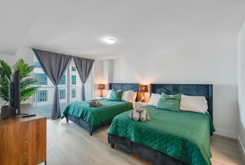 Bed, TV and multimedia, Balcony/Terrace, Photo of the whole room, Bedroom