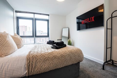 Bed, TV and multimedia, Photo of the whole room, Evening entertainment, Bedroom