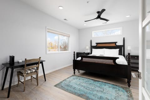 Slabtown Penthouse - Modern Condo - Private Rooftop Deck Apartment in Traverse City