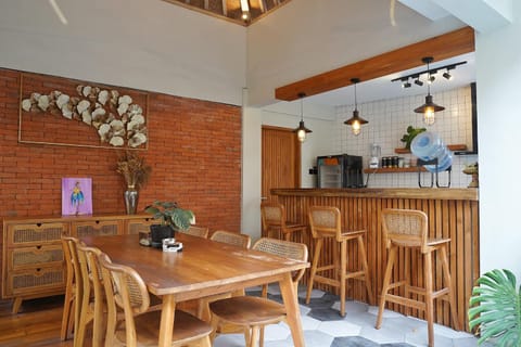 Restaurant/places to eat, Seating area