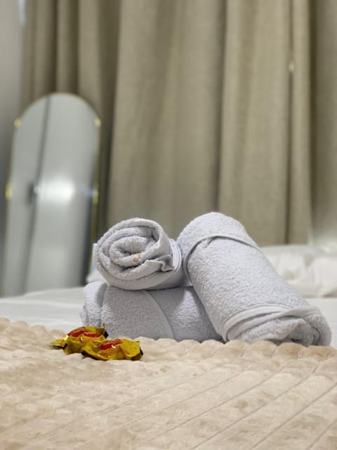 Bed, Photo of the whole room, Bedroom, towels