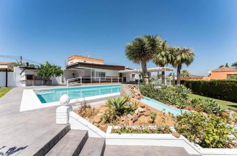 Villa Paula-Los Manantiales House in Alhaurín de la Torre