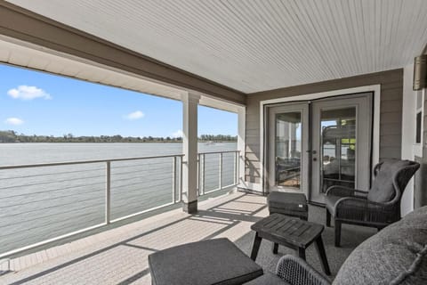 Grand Horizon St Clair Riverfront Oasis House in Algonac