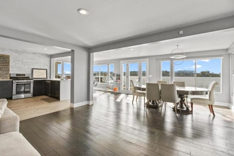 Grand Horizon St Clair Riverfront Oasis House in Algonac