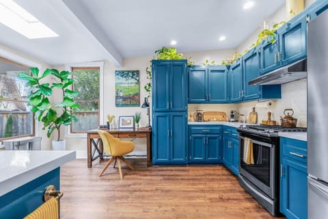 1884 Elegant Home Fire Pit, Tesla Tech, Near DT Villa in San Luis Obispo