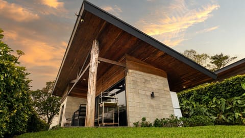 Property building, Garden, Balcony/Terrace, Mountain view