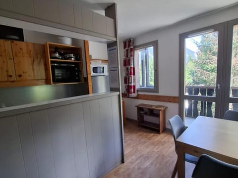 Appartement lumineux 5 pers, balcon, accès direct ski, Courchevel 1550 - FR-1-514-89 Apartment in Saint-Bon-Tarentaise