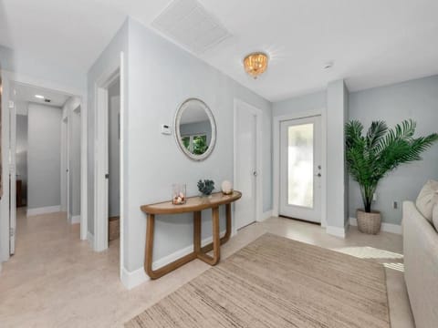 Waterfront Luxury House in Vanderbilt Beach