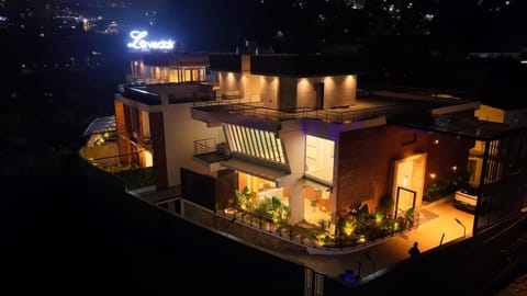 Property building, Facade/entrance, Night, View (from property/room)