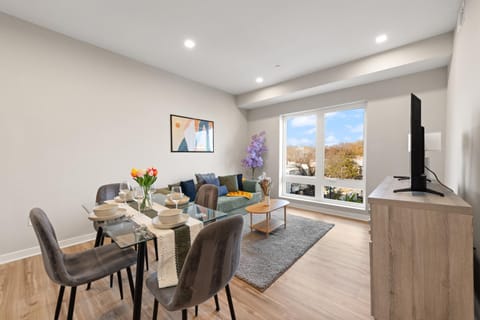Communal lounge/ TV room, TV and multimedia, Living room, Seating area, Dining area, Evening entertainment
