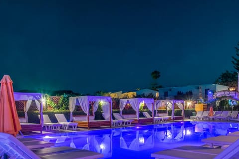 Swimming pool, Swimming pool