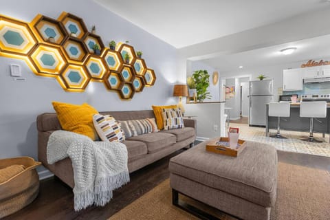 TV and multimedia, Living room, Decorative detail, Seating area
