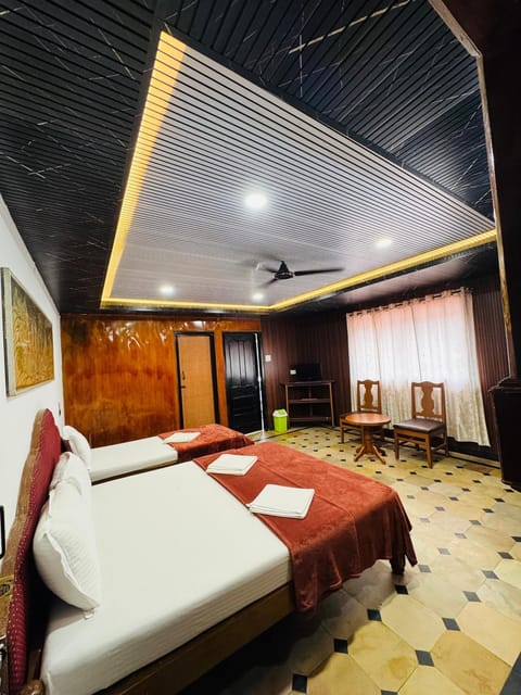 Bed, TV and multimedia, Photo of the whole room, Seating area, wardrobe