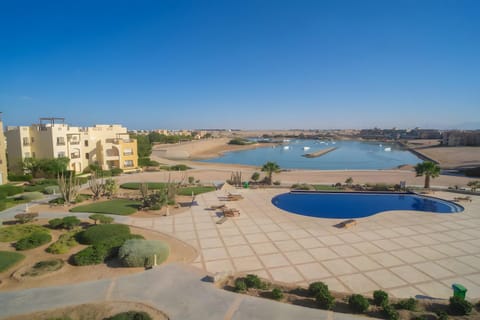 Day, Natural landscape, Pool view, Swimming pool, sunbed