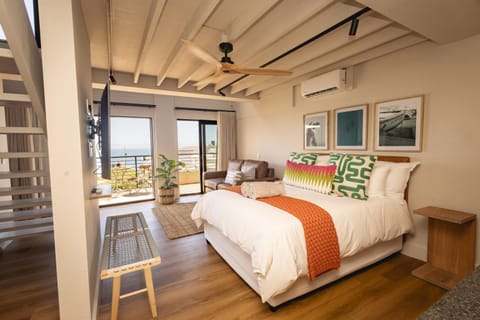 Oceanfront Duplex Apartments, Hermanus Waterfront Apartment in Hermanus