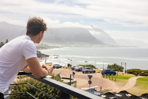 Oceanfront Duplex Apartments, Hermanus Waterfront Apartment in Hermanus