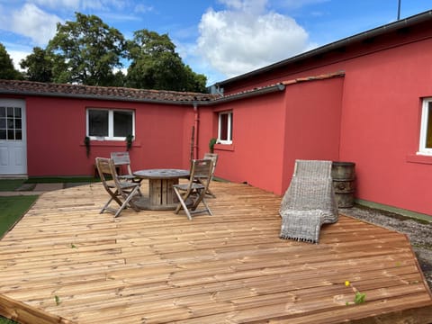 Property building, Patio, Dining area