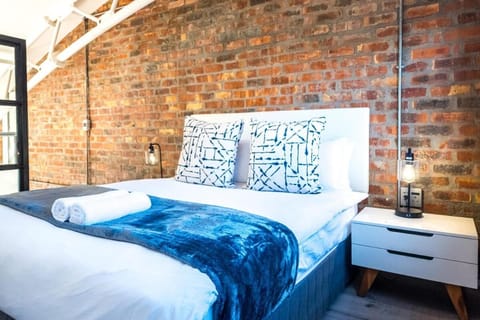 Elegant Sea Point Retreat Splendid Views Wifi Apartment in Sea Point