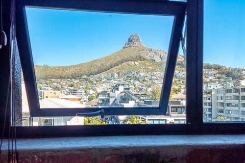 Elegant Sea Point Retreat Splendid Views Wifi Apartment in Sea Point