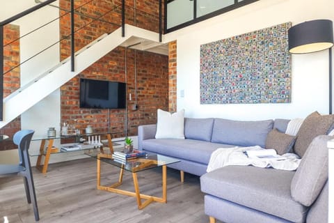 Elegant Sea Point Retreat Splendid Views Wifi Apartment in Sea Point