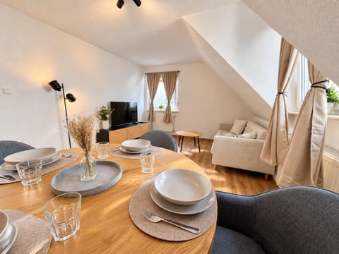 Living room, Photo of the whole room, Dining area, pet friendly