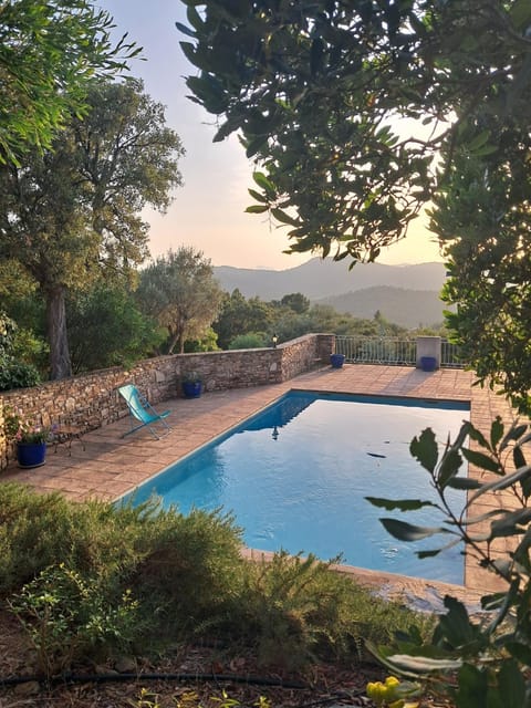 Les Romarins,piscine grand terrai Apartment in La Londe-les-Maures