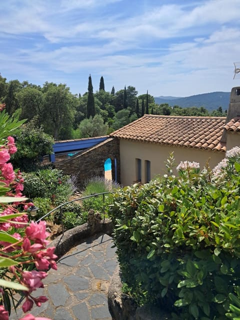 Les Romarins,piscine grand terrai Apartment in La Londe-les-Maures