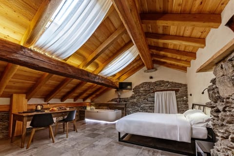 Hot Tub, Bedroom