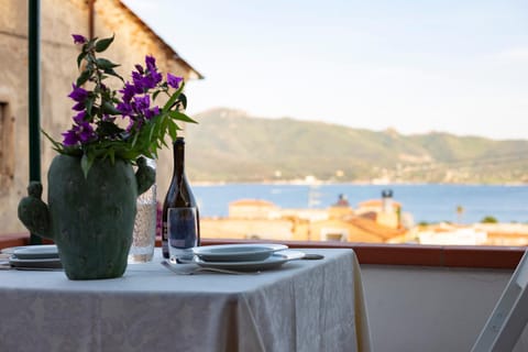 View (from property/room), Balcony/Terrace, Dining area, Sea view