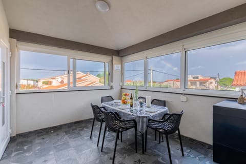 Patio, Day, View (from property/room), Balcony/Terrace, Dining area, Mountain view
