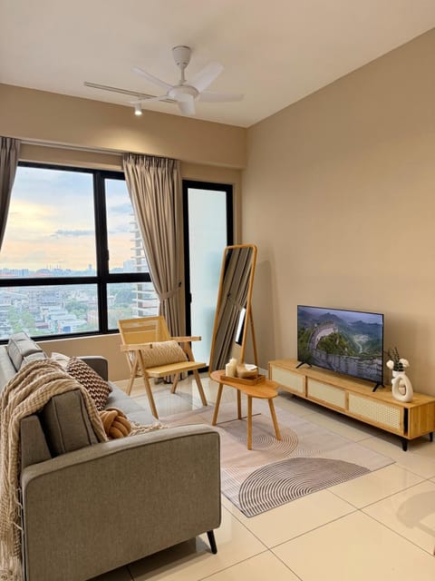 Communal lounge/ TV room, TV and multimedia, View (from property/room), Seating area, Entertainment, internet