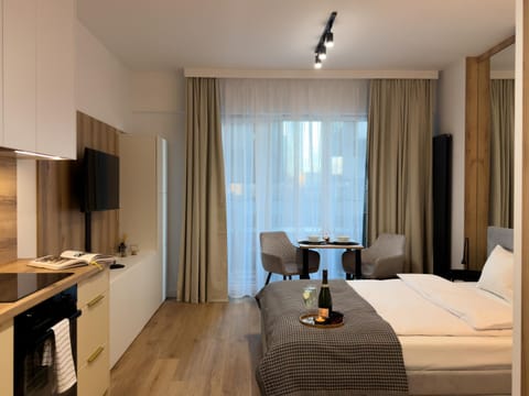 Bed, Photo of the whole room, Seating area