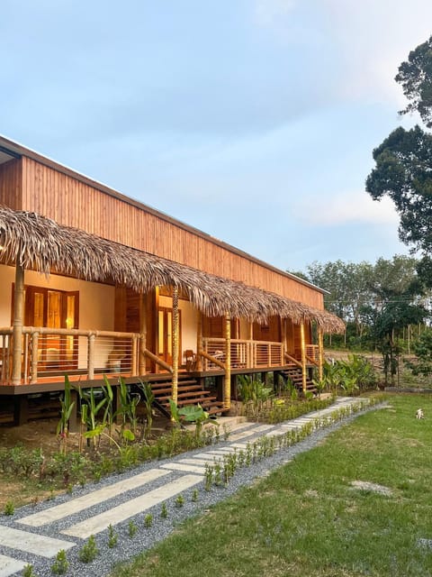 Property building, Day, Natural landscape, Garden, Garden view