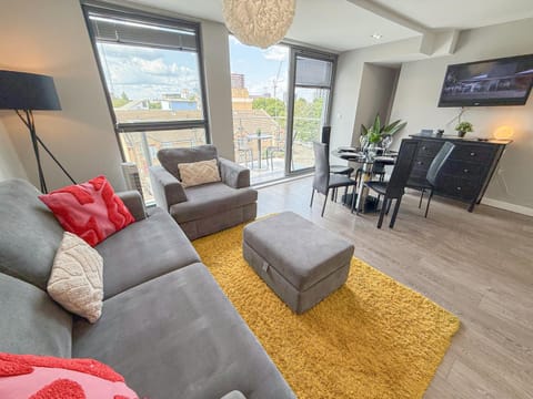 TV and multimedia, View (from property/room), Balcony/Terrace, Living room, Decorative detail, Seating area, Dining area, heating, internet, storage