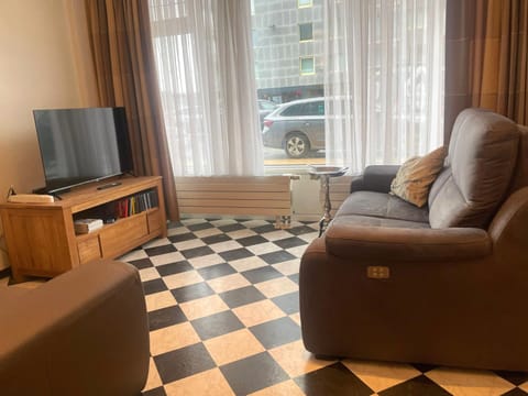 TV and multimedia, Living room, Seating area, Evening entertainment